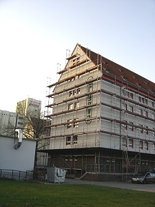 b.z.w. 8 Meter hoch