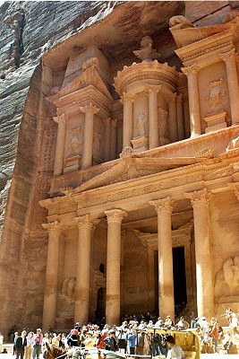 aus einem Stück gehauen- PETRA