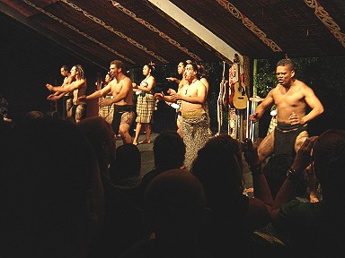 trationelle Tänze und Gesänge